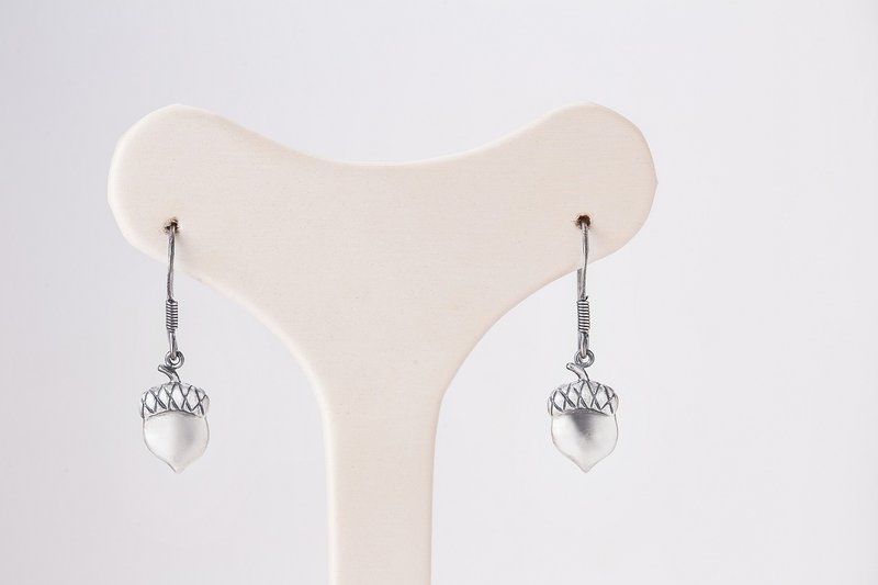 青菜底加啦~--栗子(耳环) - 耳环/耳夹 - 宝石 卡其色