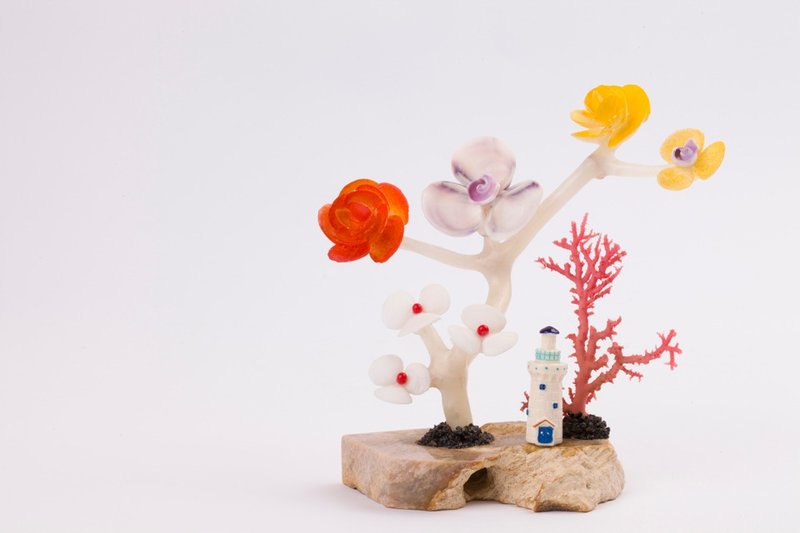 手作海洋装饰 - 白色 / 跳舞贝壳灯塔 - 摆饰 - 其他材质 多色