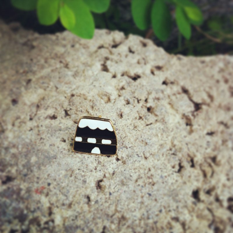 被雪覆盖的黑房子☉手作耳环（单支） - 耳环/耳夹 - 其他金属 黑色