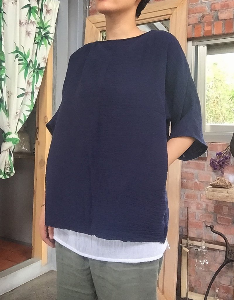 天然手作服 天然材质水洗双编织棉深蓝色五分袖口袋上衣罩衫 - 女装上衣 - 棉．麻 蓝色