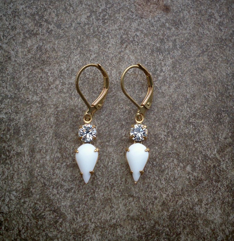 古董水钻乳白水滴型玻璃耳环 - 耳环/耳夹 - 宝石 白色