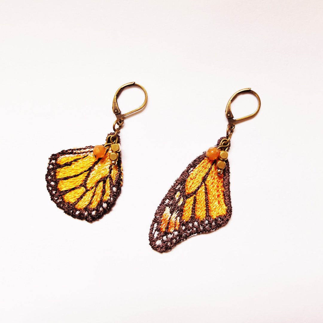 刺绣 蝴蝶 天然石蝶羽耳环 / 帝王蝶 Monarch Butterfly - 耳环/耳夹 - 绣线 橘色
