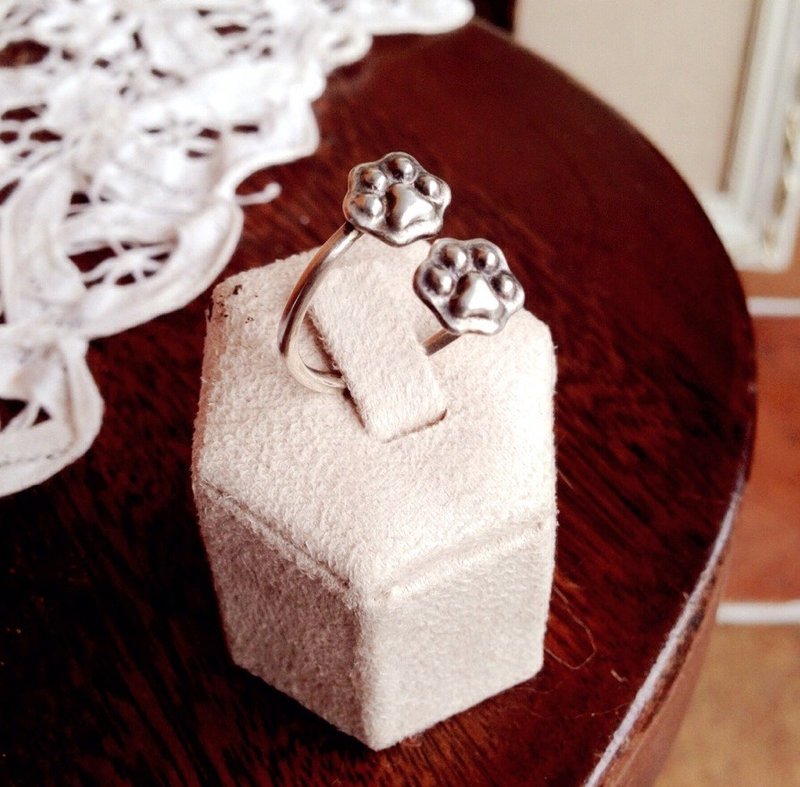 猫奴 生日 爱情 礼物 纯银戒指 手工制作 猫肉球足迹 IONA SILVER - 戒指 - 其他金属 银色