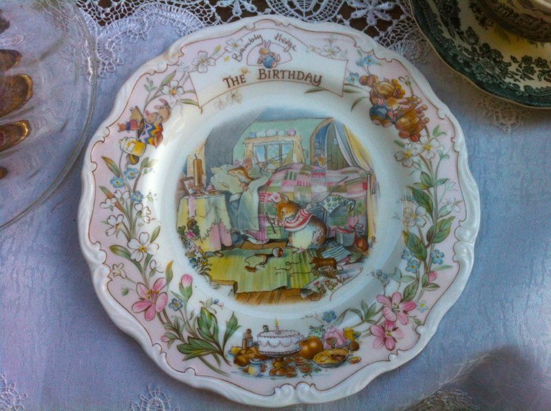 安妮疯古物♥Royal Doulton皇家道尔顿~野蔷薇村“老鼠搬家生日版~蛋糕盘 点心盘 水果盘 - 浅碟/小碟子 - 其他材质 多色