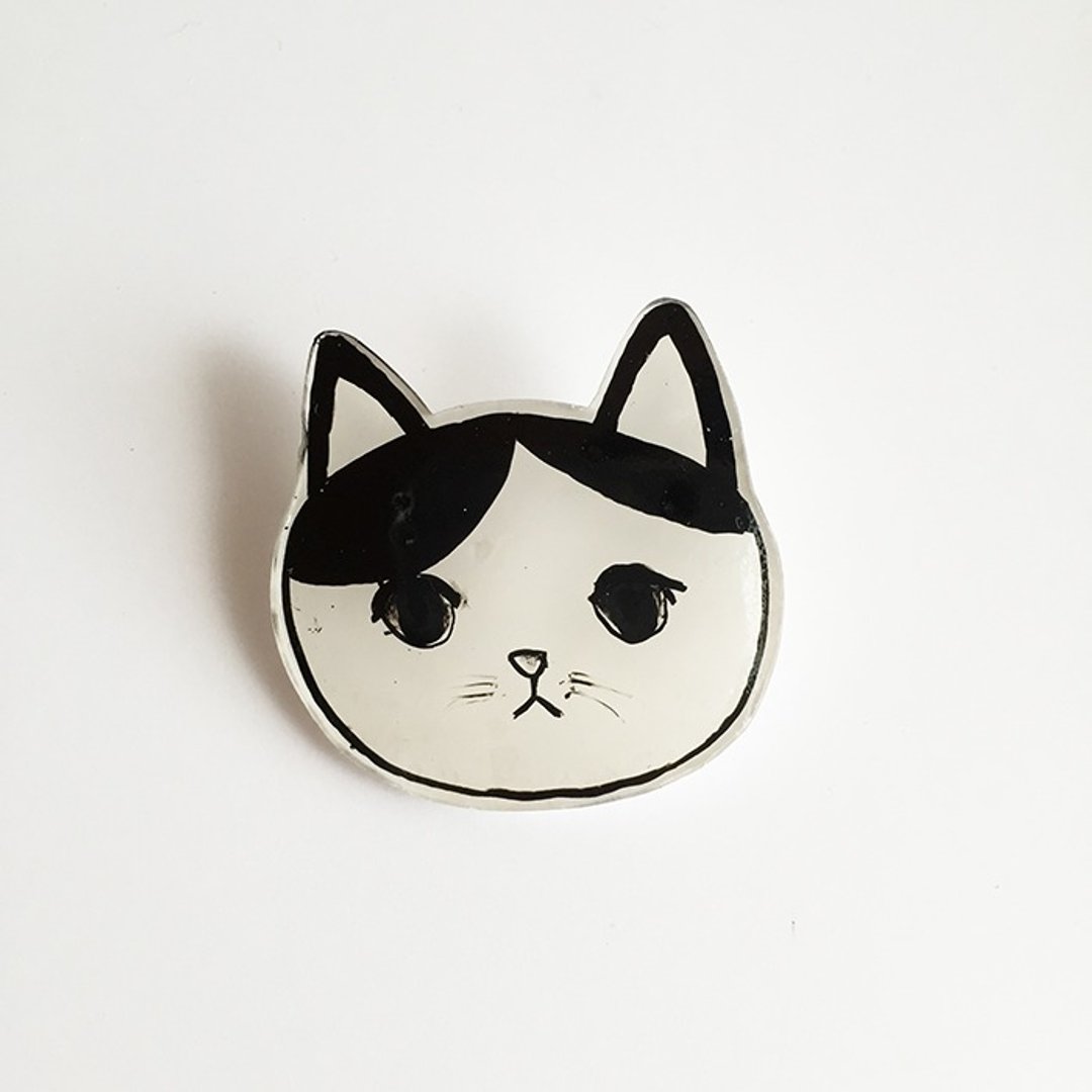Eyes Kurikuri bee cracks chan brooch - 胸针 - 塑料 白色