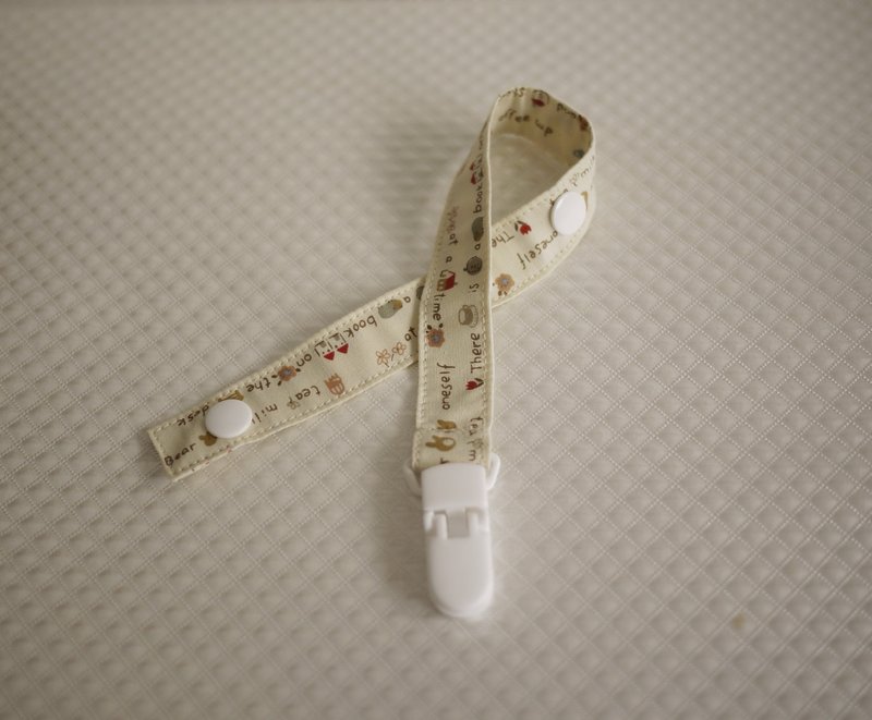 【Katie．C 凯蒂．心．手感生活】妈咪的小帮手=可调式奶嘴链=动物文字 - 围嘴/口水巾 - 其他材质 