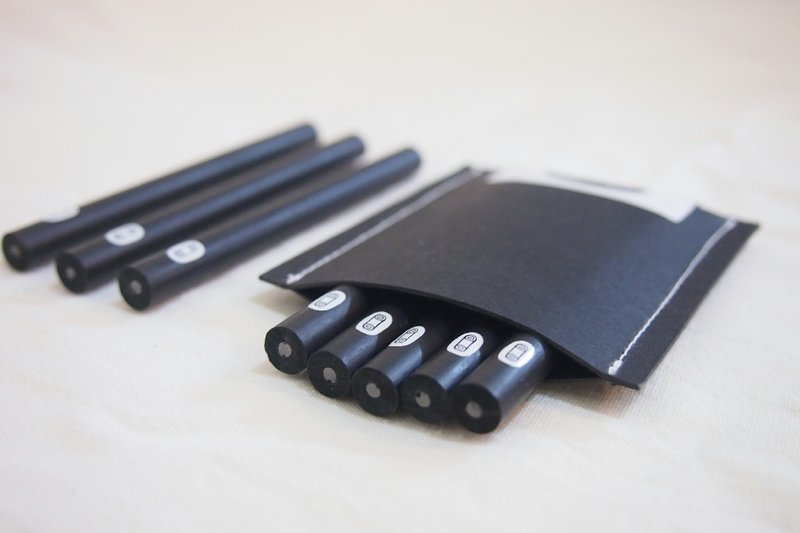 染黑木 透黑铅笔 mini pencil {短铅套组} - 笔筒/笔座 - 木头 黑色