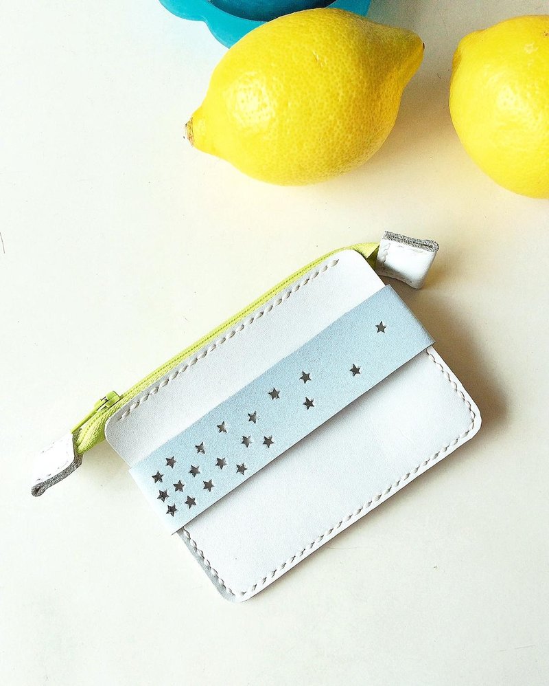 Zemoneni 全手作 零钱包 白色 拼接 浅蓝色 星星 牛皮革 卡包 卡片 经典 皮夹 钱包 wallet 随身夹 名片夹 钱夹 票夹 - 化妆包/杂物包 - 其他材质 白色
