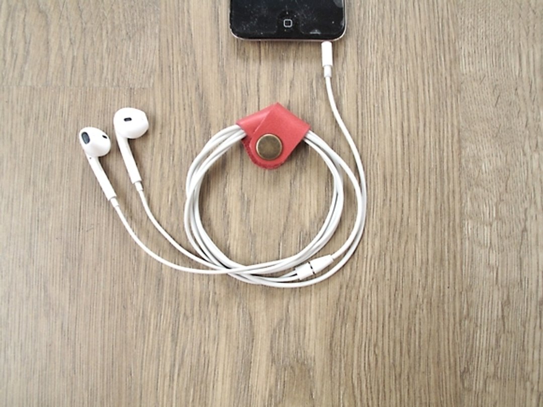 iPhone 耳机线收纳 x EarPhone 全手工皮扣, (拍) 一声, 随即享受音乐. (粉红) - 卷线器/电线收纳 - 真皮 粉红色