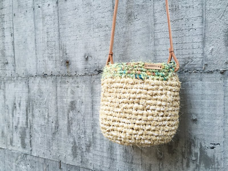 【endorphin】花布编织小包 - 侧背包/斜挎包 - 其他材质 卡其色