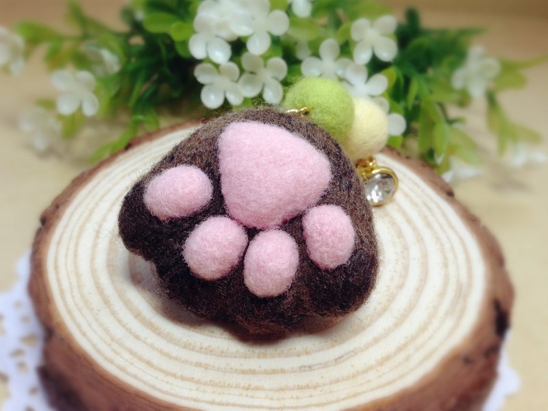 【奶油毛毛】羊毛毡梦幻疗愈系小猫咪肉球肉垫脚掌 萌猫 手机吊饰 耳机塞 防尘塞 钥匙圈 灰色美国短毛猫 生日礼物 情侣礼物 手工制作 独家 - 耳机 - 羊毛 咖啡色