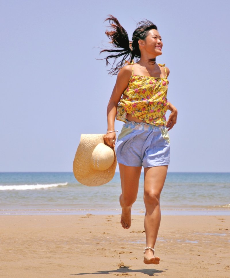 N Peach St 夏日细肩带背心  纯棉印花 - 南洋水果塔 - 女装背心 - 棉．麻 黄色