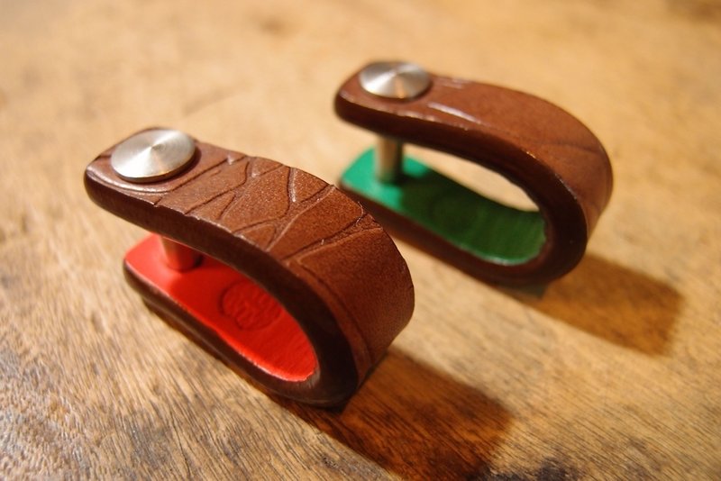 Vespa专用双色马蹄花钥匙圈 （LX/LT/LXV/S/Sprint/Primavera/GTS/GTV) by Min's手工皮制所 - 钥匙链/钥匙包 - 真皮 咖啡色