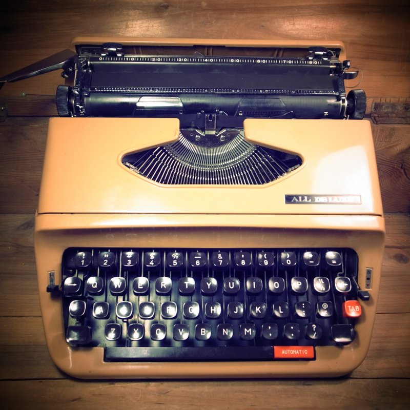 [ 老骨头 ] 早期 日本制 all deluxe 芥末黄  打字机 无法使用 VINTAGE 摆设 装饰 古董 普普风 工业 - 摆饰 - 其他金属 黄色