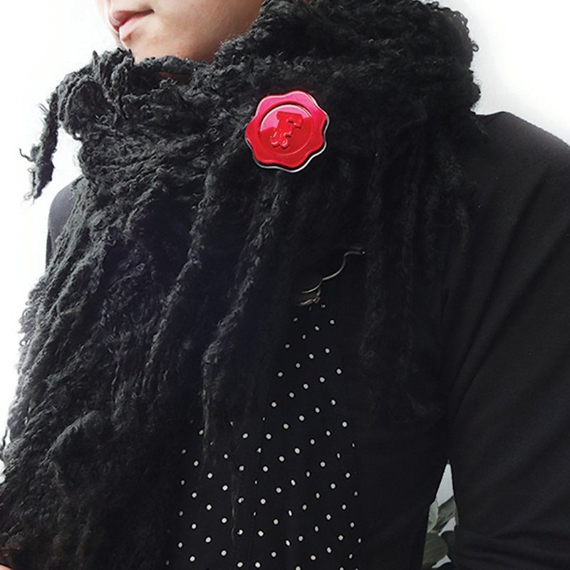 图章爉印字母胸针 可自订英文字母 - 胸针 - 压克力 红色