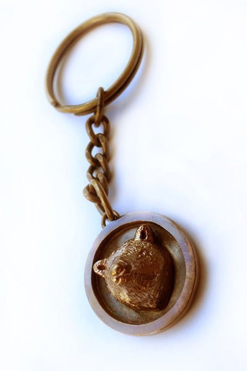 Human Free系列~染黑古铜憨厚熊圆牌钥匙圈 - 吊饰 - 其他金属 