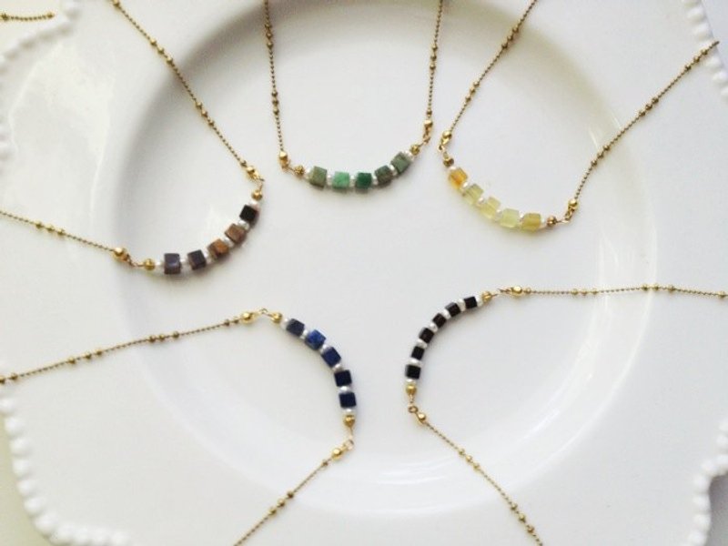 【Emerald.3 祖母绿了】古典方糖微笑黄铜短项链 - 项链 - 宝石 多色