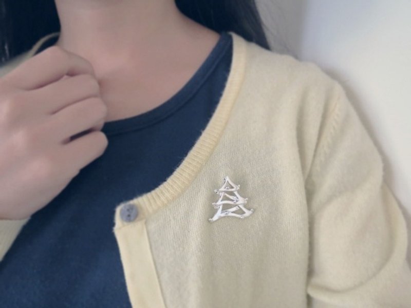 圣诞树胸针 (纯银胸针 手工银饰 圣诞礼物 交换礼物) - 胸针 - 其他金属 灰色