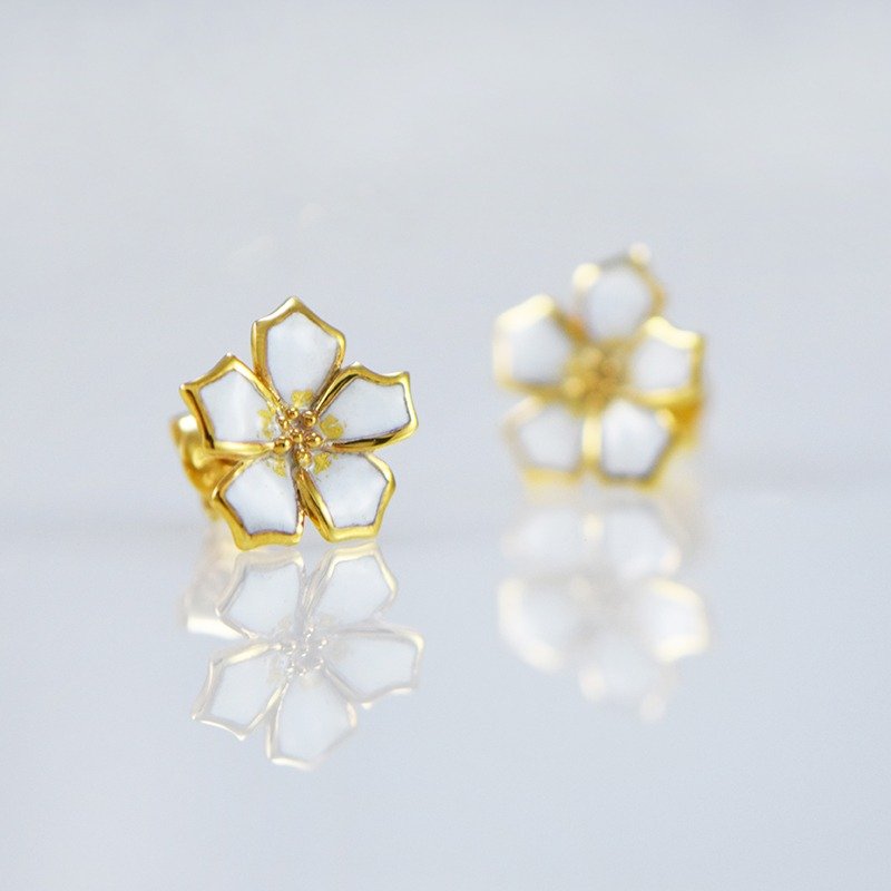 【Wonderland】白雪纷飞-缀金箔-圣诞红珐琅925银耳环 - 耳环/耳夹 - 其他金属 白色