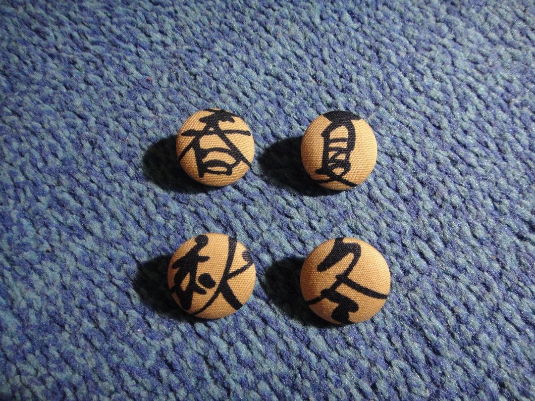 春夏秋冬 钮扣徽章 C40DVY18 - 徽章/别针 - 其他材质 卡其色