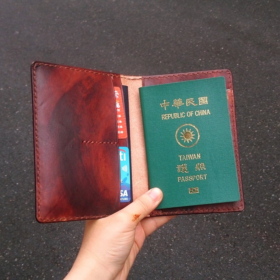 亥卡 HIKER / 手制革物_意大利植鞣牛皮_护照套 - 护照夹/护照套 - 真皮 咖啡色