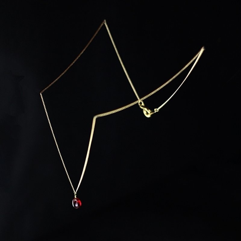 The Happy Prince - 真心 血红古董泪滴玻璃珠短链 - 项链 - 玻璃 红色