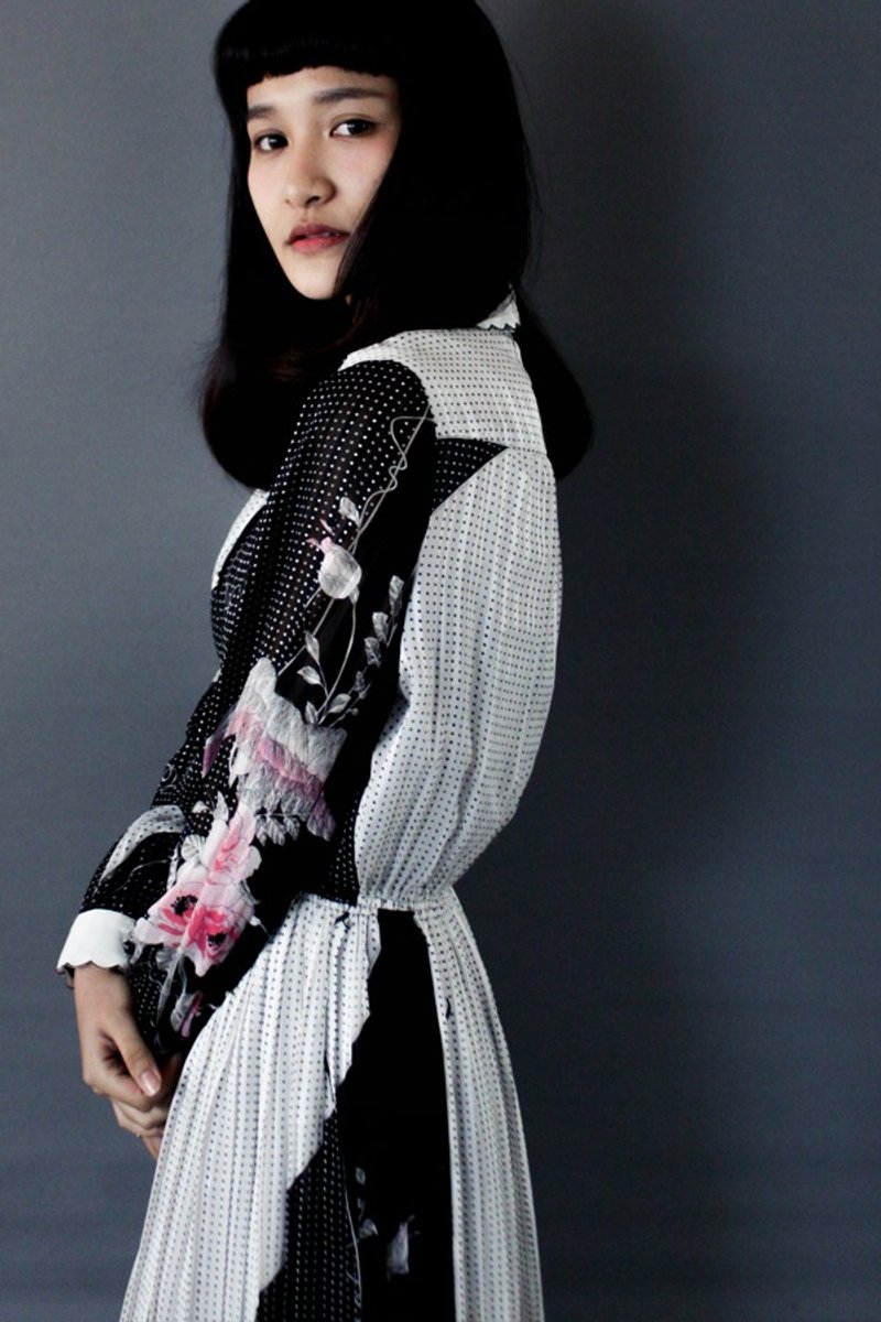 【RE0916D562】早秋复古黑白色系点点花朵典雅古着洋装 - 洋装/连衣裙 - 其他材质 黑色