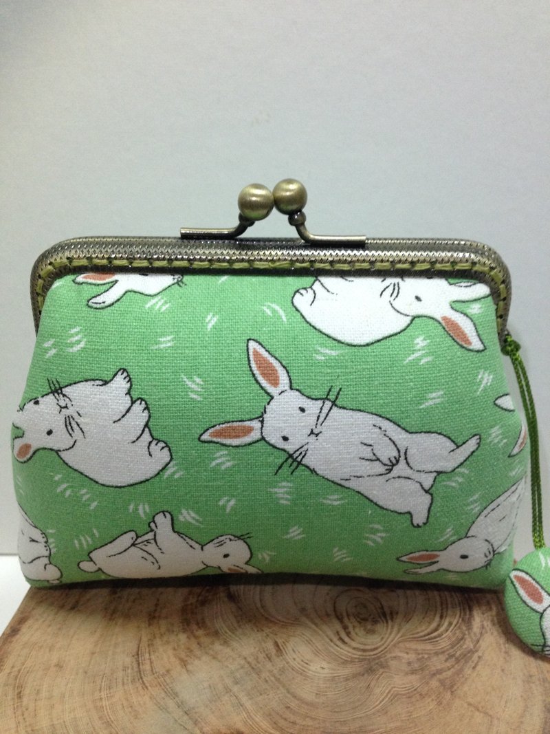 10CM方型绿草上的白兔口金包 - 皮夹/钱包 - 其他材质 