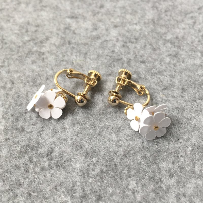 耳夹式耳环：纸花朵耳环 00 - 耳环/耳夹 - 纸 白色