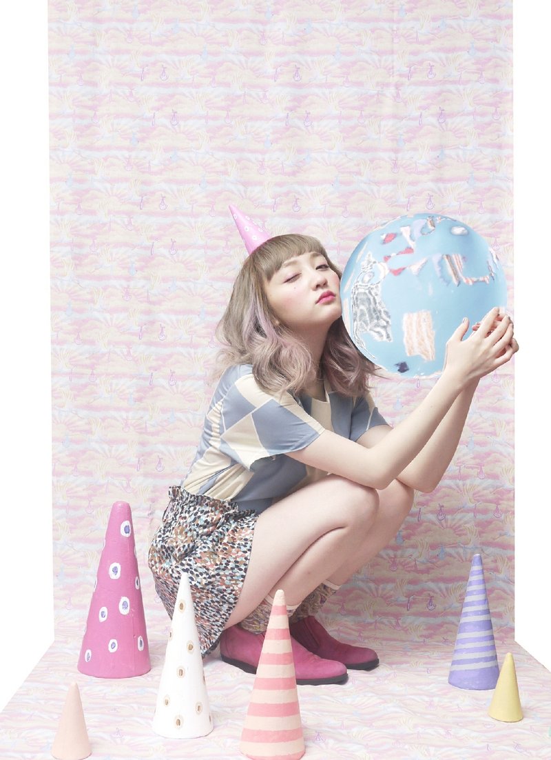 ｛Little Treasure｝蓝白七巧板短袖上衣 - 女装上衣 - 棉．麻 蓝色