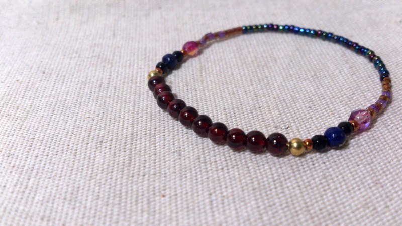 crystal in dearsharka || 红石榴石 x 青金石 x 黑玛瑙 ．浓红炫彩的昂首自信 - 手链/手环 - 宝石 红色