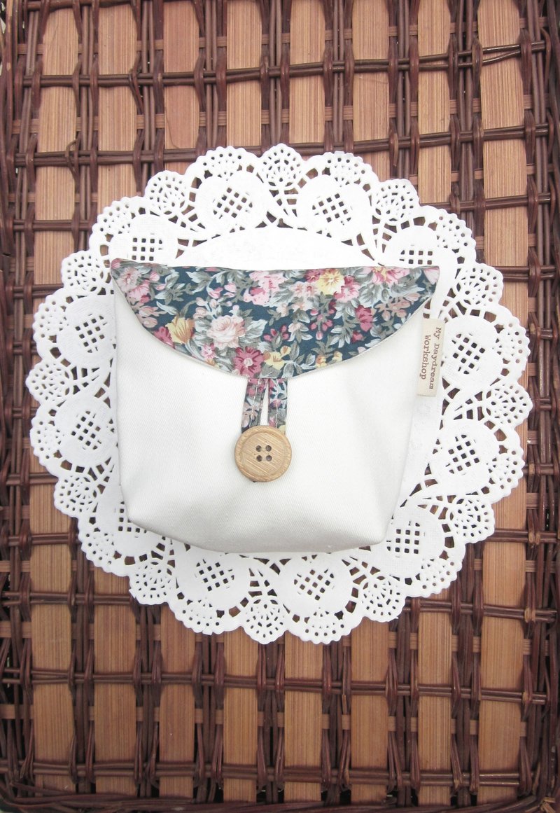 My Daydream Workshop 碎花卫生巾收纳包可爱M巾包卫生棉收纳袋 - 手拿包 - 其他材质 多色