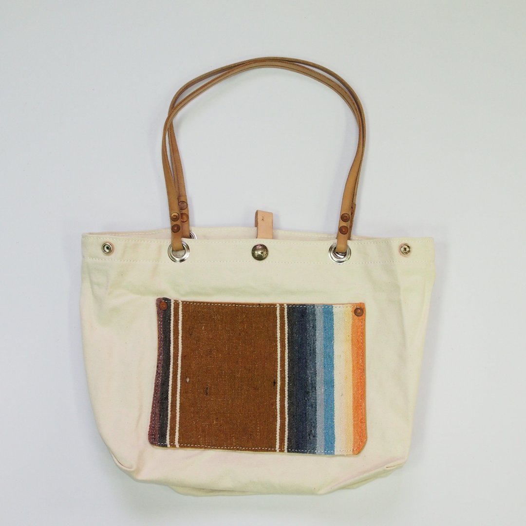 【THE TOTE BAG】16oz 有机棉帆布包 x 美国老硬币 x 印第安羊毛毯  x 牛皮沿条肩带 - 侧背包/斜挎包 - 其他材质 白色