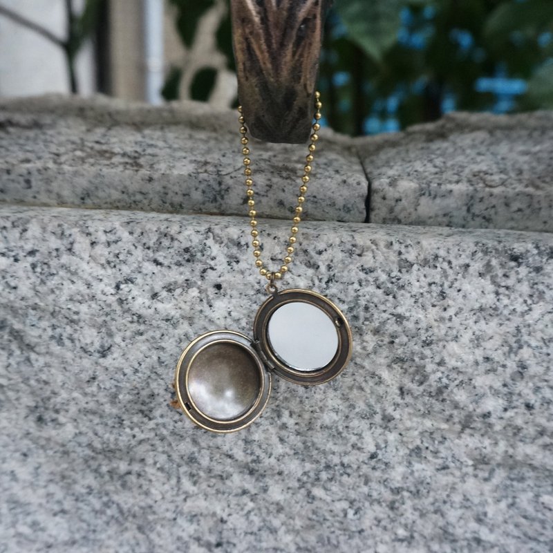 **精美铜制小镜盒 - 项链 - 其他金属 金色