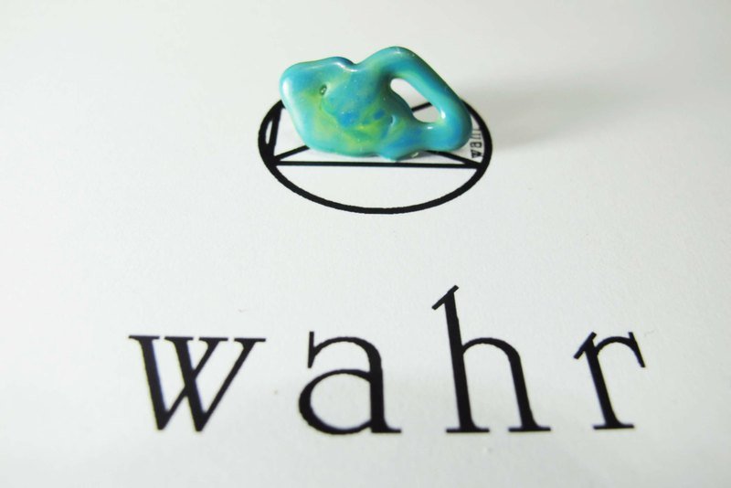 【Wahr】123个洞耳环 - 耳环/耳夹 - 其他材质 白色