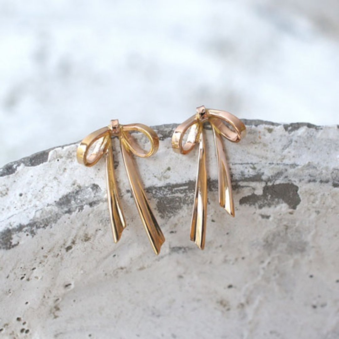 Ribbon earrings (K18PG) - 耳环/耳夹 - 其他金属 金色