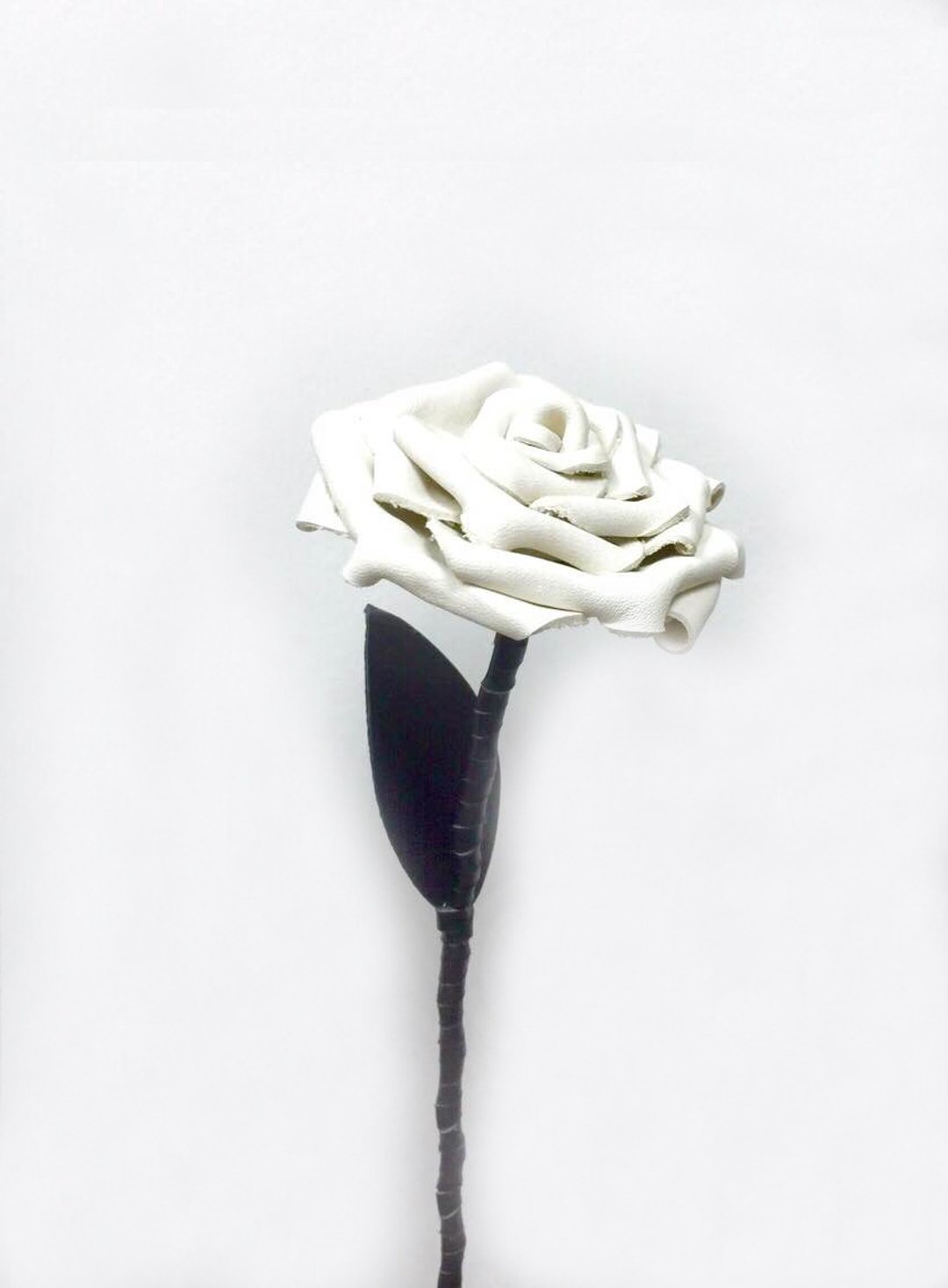 皮革米白色玫瑰 Off-White Leather Rose - 其他 - 真皮 白色