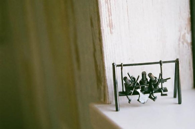 秋千上的乐手 摆饰 家饰 - 摆饰 - 其他材质 黑色