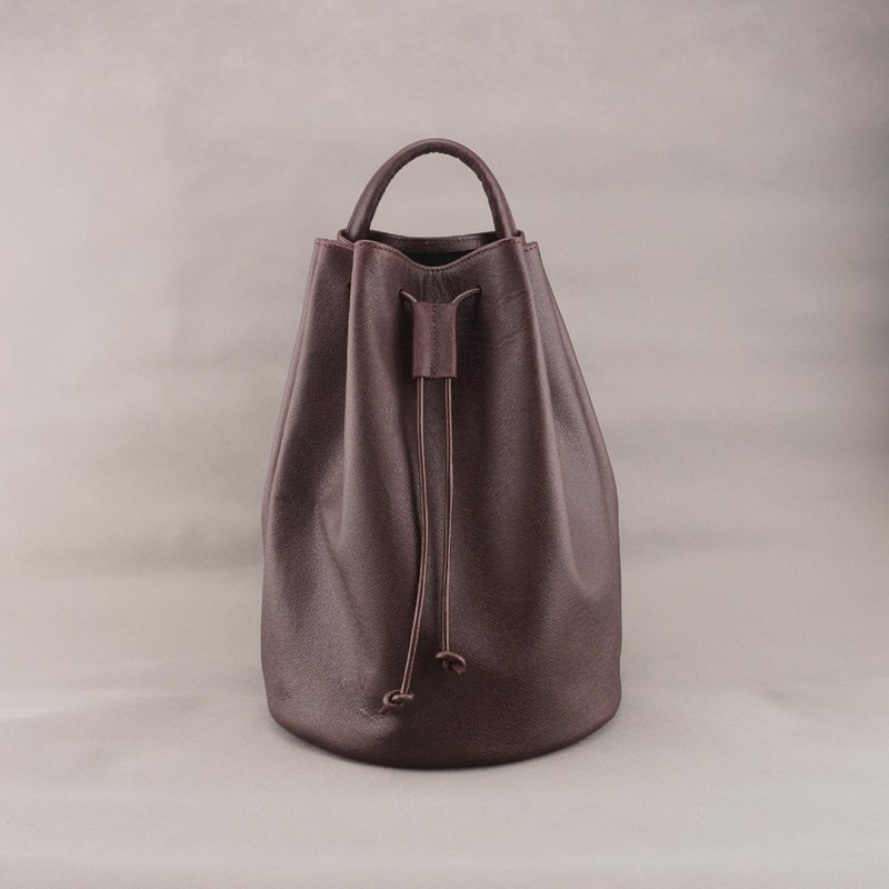 Bert伯特．侧背束口包．咖啡酒红色．小格纹 / 皮革 / RRENAE Leatherware - 侧背包/斜挎包 - 真皮 红色