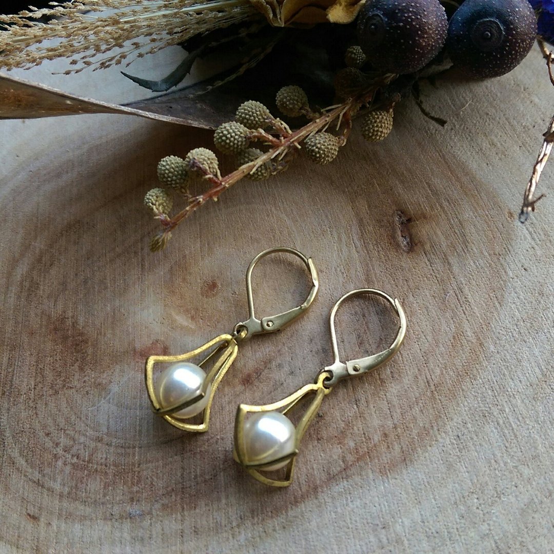 钟形caged pearls黄铜耳环 - 耳环/耳夹 - 宝石 