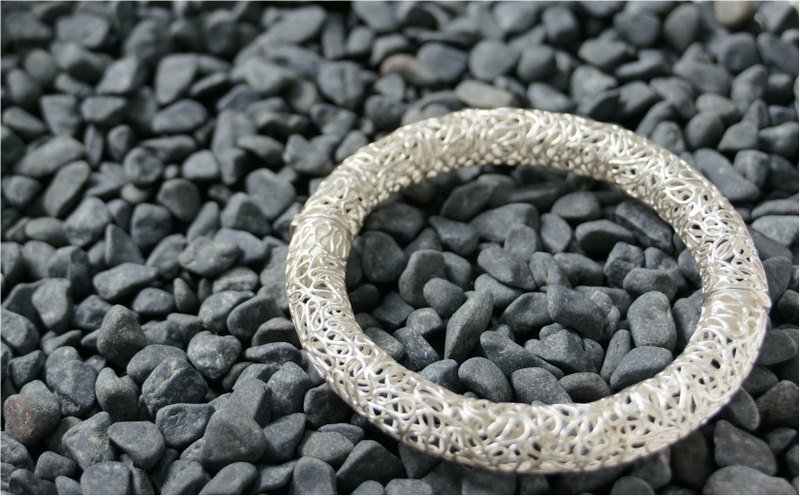 镂空花环/银手镯 - 手链/手环 - 其他金属 白色