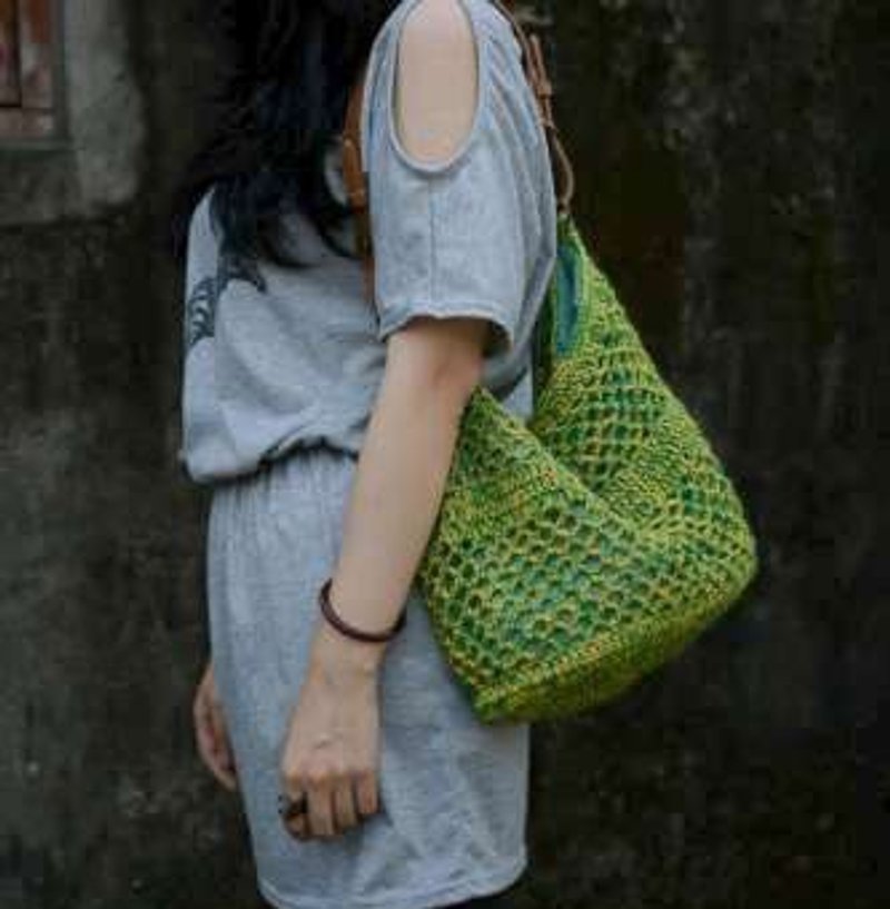 穿透力行囊HOBO包-香椿蛋 手工编织 苎麻 - 侧背包/斜挎包 - 其他材质 绿色