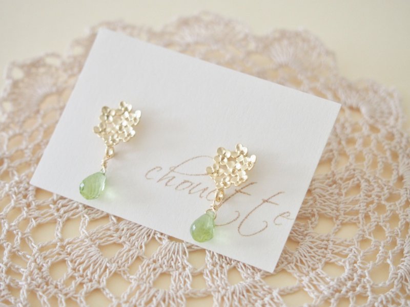 Elephant peridot earrings - 耳环/耳夹 - 其他金属 绿色