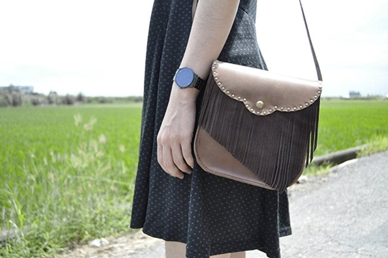 COWFT 西部风味铆钉流苏小包 - 侧背包/斜挎包 - 真皮 咖啡色