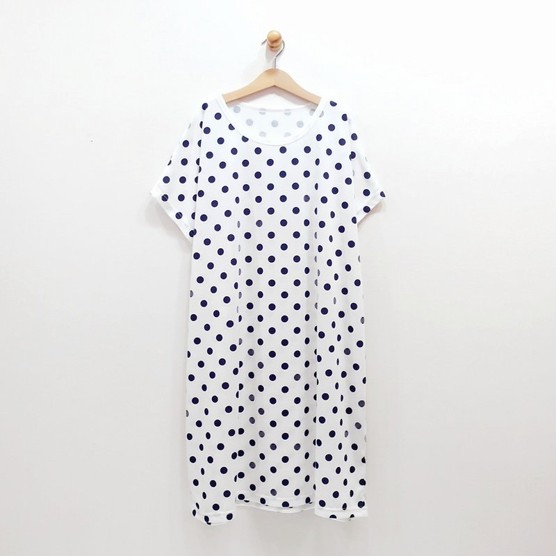 【CrazyBaby】圆点宽版长上衣/短袖 - 女装上衣 - 其他材质 白色