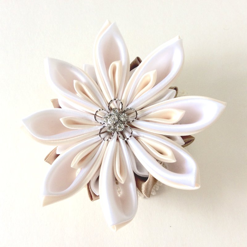 金白色缎带花胸针 - 胸针 - 丝．绢 金色