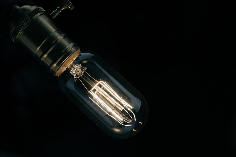 ▍劲空间设计 ▍尖屋顶绕丝款-爱迪生复古钨丝灯泡 - 灯具/灯饰 - 玻璃 白色