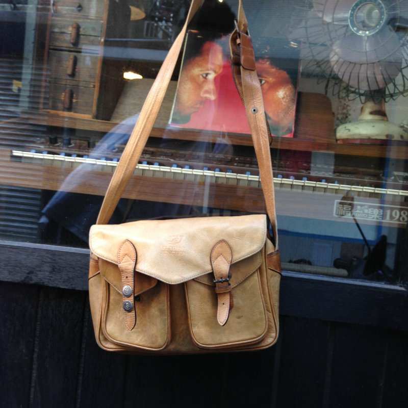 夕卡 Shika // Vintage bag　老件 Elegant Junction 牛皮单肩书包 {A1-103} - 侧背包/斜挎包 - 其他材质 咖啡色