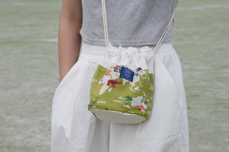 ::浏海树:: 侧背水桶包＿动物世界地图绿底 (东京限量款 / 现货供应中) - 侧背包/斜挎包 - 其他材质 绿色