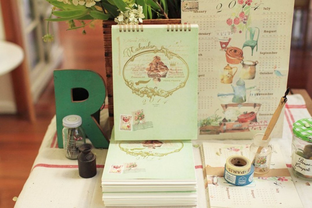 好日推好物：Fion 2014“认真也做梦组合礼”，含巴黎小不点年历、自由笔记本（粉红色）、巴黎古董杂货小海报年历 - 年历/台历 - 纸 